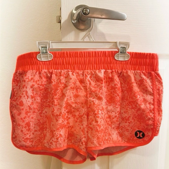 Women’s surf shorts by Hurley featuring a collab with Nike Dri-Fit. Size Medium. - Picture 6 of 6
